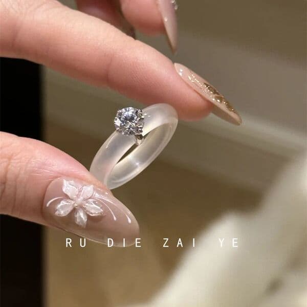 Kuning Suyu Brings Light~New Chinese-Style White Chalcedony Zircon Ring, Classic Round Diamond, Light Luxury and High-End Feel